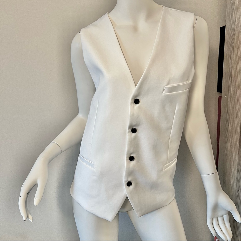 BLITZ MODA Elegant White Men's Vest with Black Buttons
